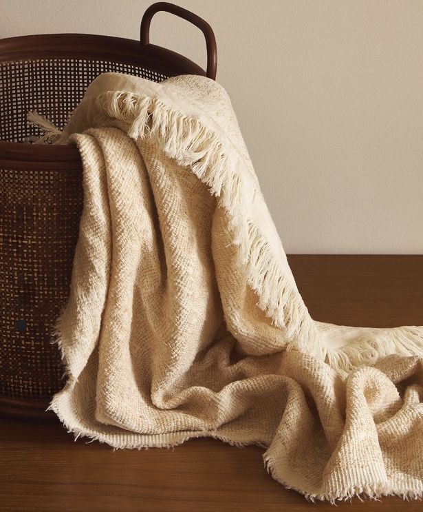 Cozy blankets for warm and relaxed spaces